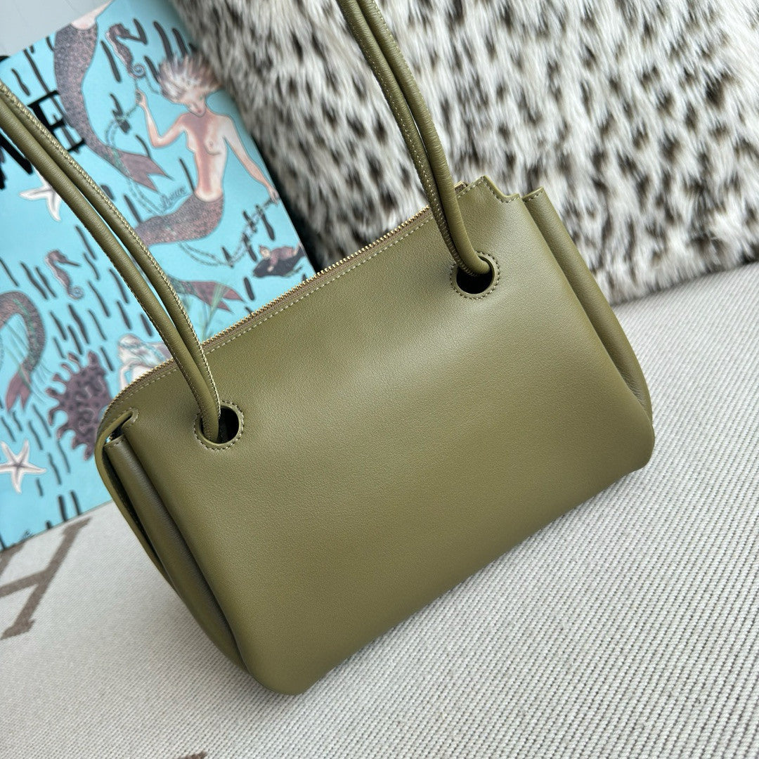 Loewe Madrid Women's Solid Color Letter Logo Gold Hardware Cowhide Handbag Shoulder Bag Bags #77356