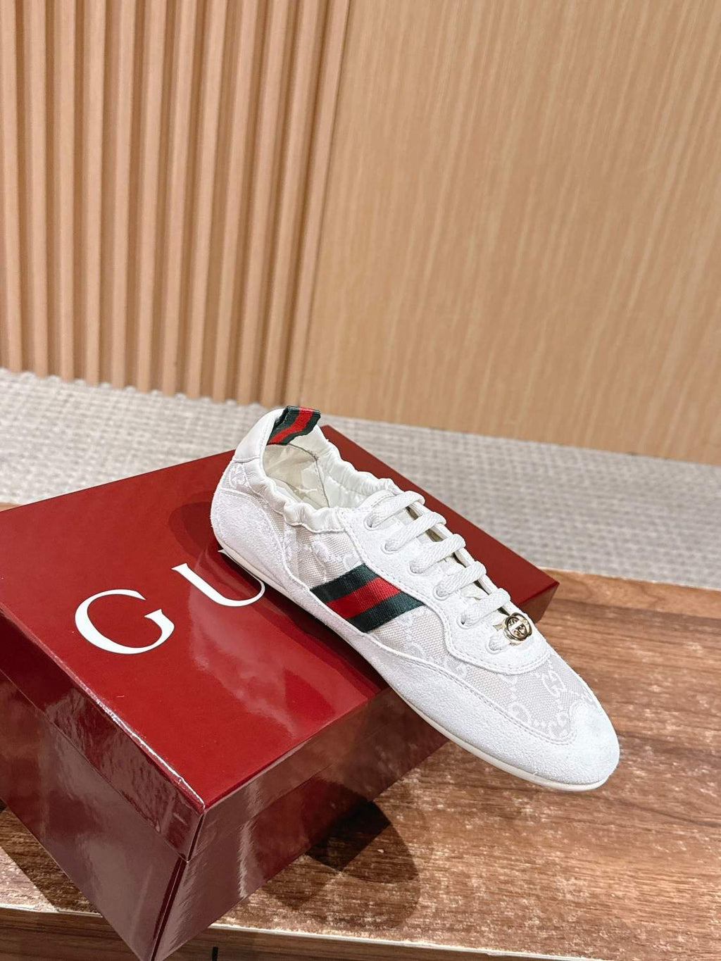 Gucci White GG Canvas Gucci Shift Series Women's Sneakers #333045