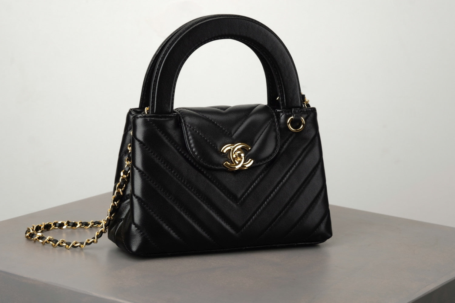 Chanel Product-flag-2026 Spring/summer Mini Tote Bag V-line Kelly Black & Gold Clutch Stylish Sophisticated And Elegant Checkered Flap Bag Bags #196781
