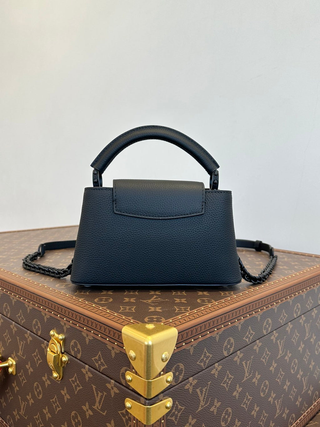Louis Vuitton CAPUCINES EAST-WEST Women's Fashion Classic Solid Color Grain Leather Logo Handbag Shoulder Bag Bags M23955 #78951