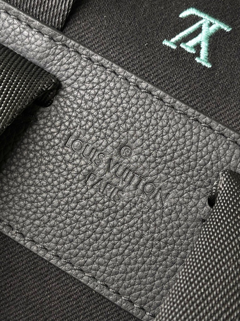 Louis Vuitton Men's Embroidered Monogram Printed Solid Colour Shoulder Bag Backpack Bags #76626