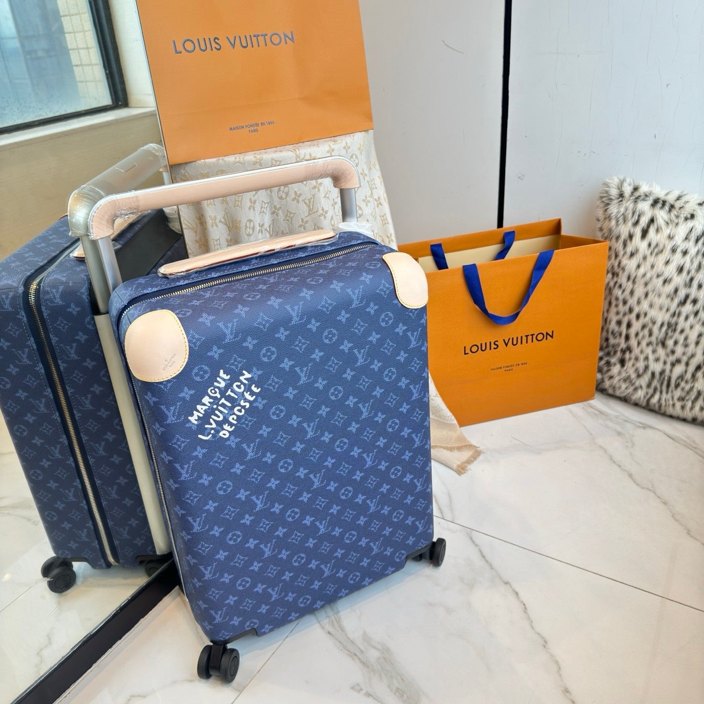 Louis Vuitton Horizon 55 Damier Azur Canvas Travel Bags and Rolling Luggage Fashion Luggage Box Bag Bags N40910 #84359A