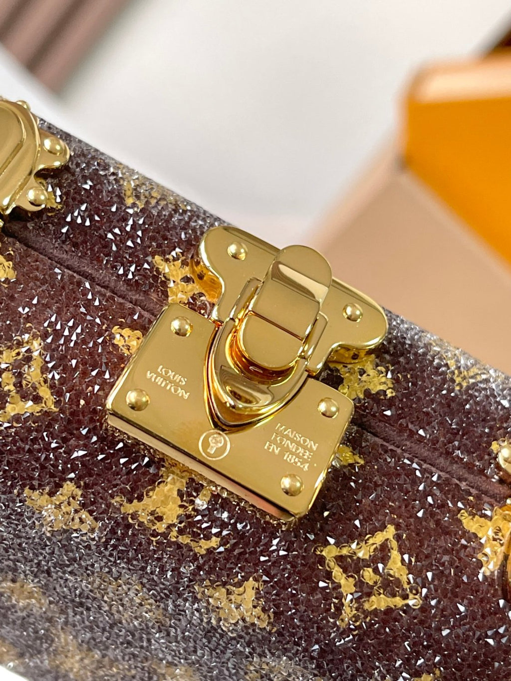 Louis Vuitton Vanity Case Women's Brown Detachable Adjustable Shoulder Strap Magnetic Buckle Closure Canvas Quilted Cowhide Cosmetic Case Shoulder Bag Bags #76839