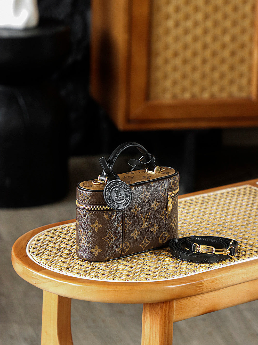 Louis Vuitton Pre-Owned Monogram Reverse Vanity PM Crossbody Bag & Vanity Chain Pouch Handbag M47125 - Private Version with Queryable Chip Code #83111A