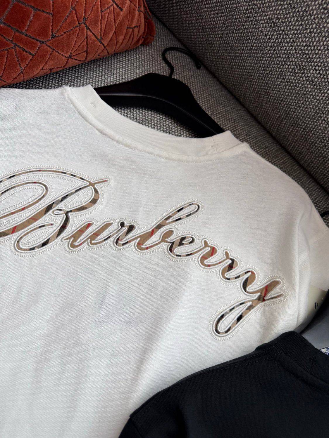 Burberry 26ss Men's and Women's Artistic Font Logo Embroidered T-shirt #333415