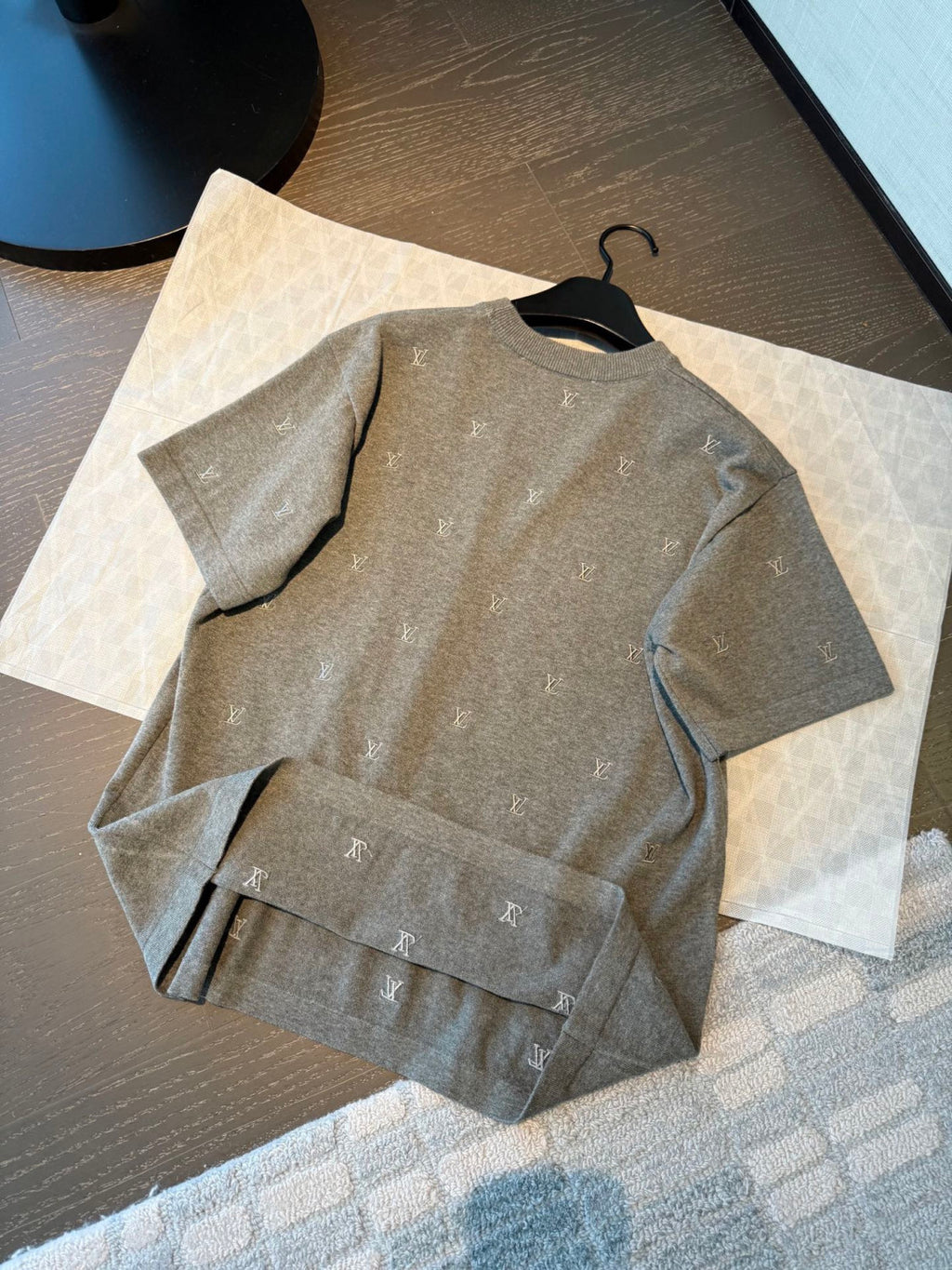 Louis Vuitton LV Blason Embroidered Short-Sleeved Crewneck #335682