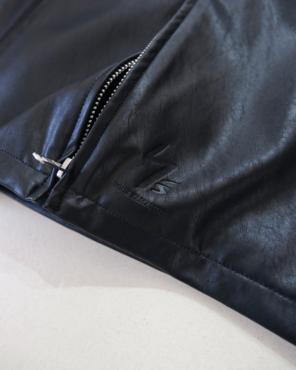 Supreme x Y's by Yohji Yamamoto Men's and Women's FW25 WEEK3 Leather Fitted Casual Jacket With Printed Sleeves And Zip Closure #332325