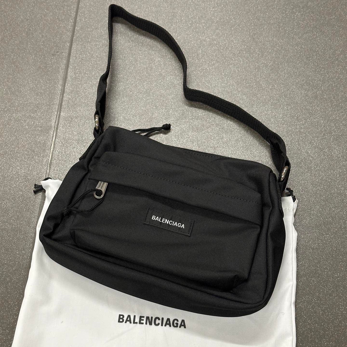 Balenciaga Special Offer Bags Paris Explorer Mens Black Fabric Handbag Letter Logo Detail Zipper Closure Top Handle Shoulder Bag temporary
