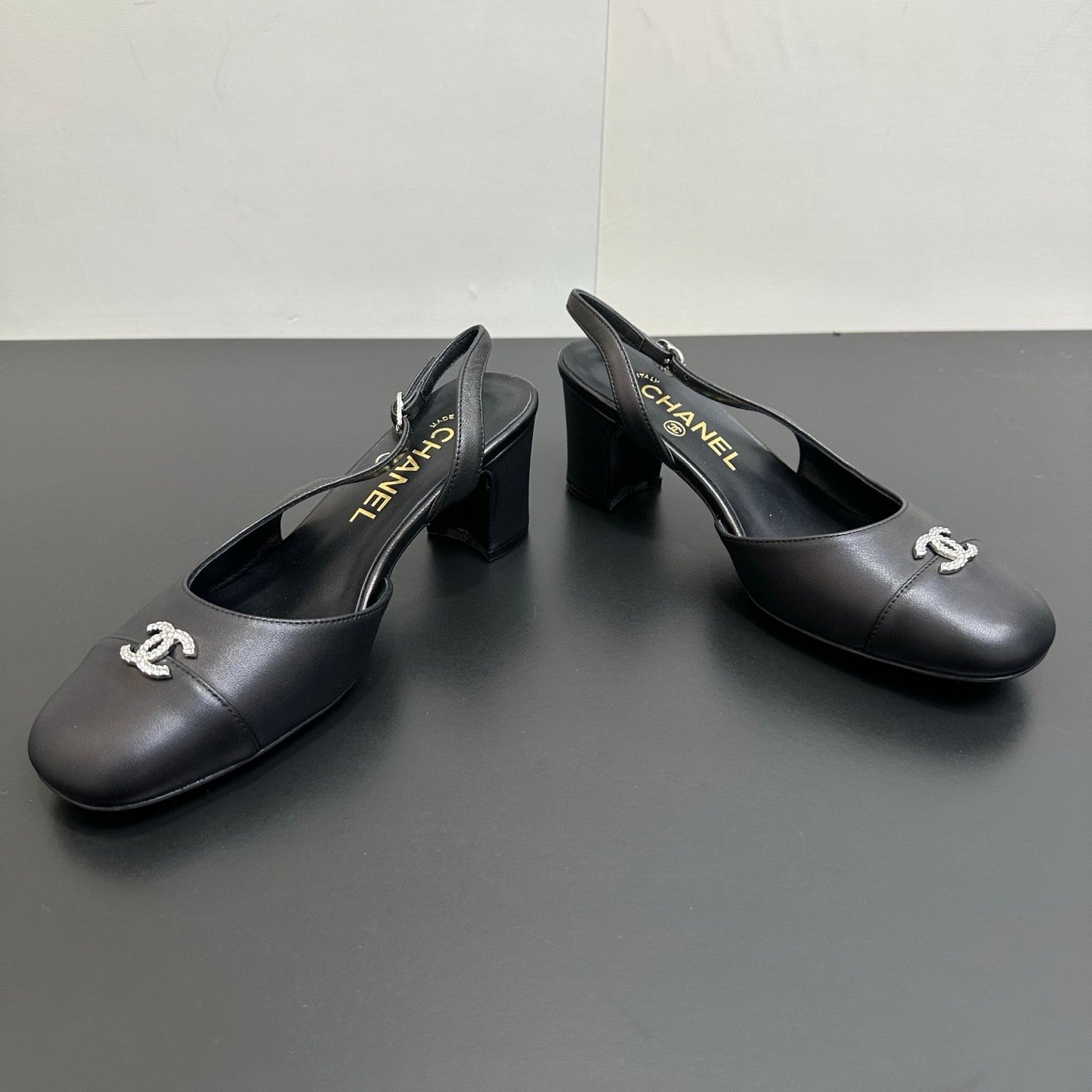 Chanel 6cm Heel Height Double C Thick Heel Back Hollow Color Block Stitching High Heel Sandals #333238