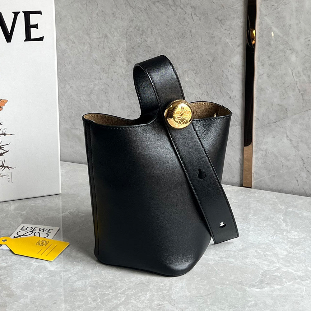 Loewe Mini Pebble Bucket In Smooth Calfskin Bags Stylish Casual Yet Luxurious And Elegant Crossbody Bag #196299