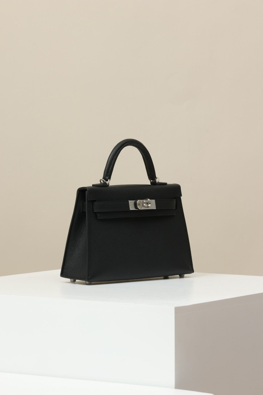 Hermes Solid Color Handbag Temperament Metal Buckle Kelly Bag Accessories Handcrafted Leather Bag From The Original Factory's Premium Custom Collection #74557