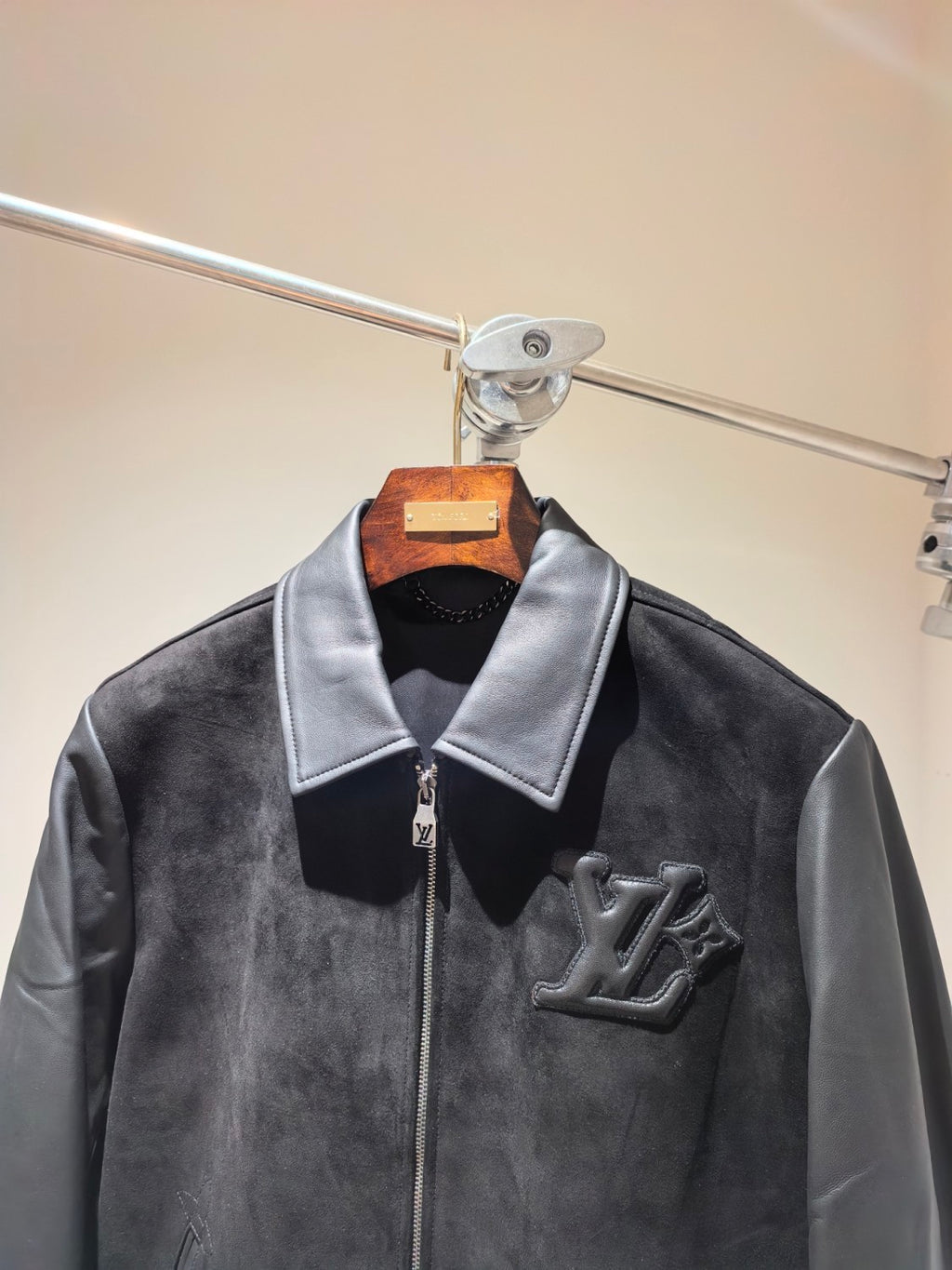Louis Vuitton Men's Solid Color Autumn/Winter Logo Print Sheepskin Patchwork Long Sleeve Zipper Jacket #77971