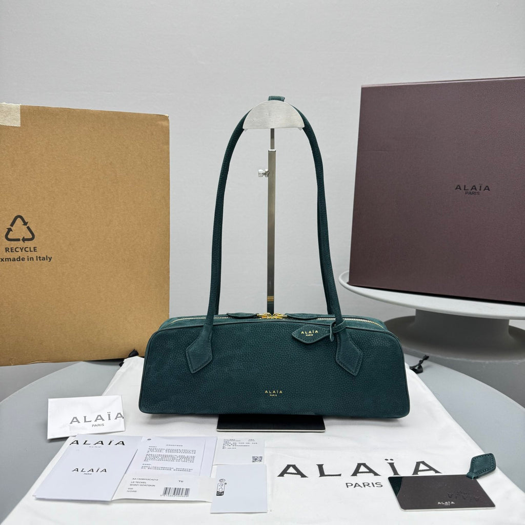 Alaïa Raspberry Le Teckel Medium Bag in Nubuck #320545