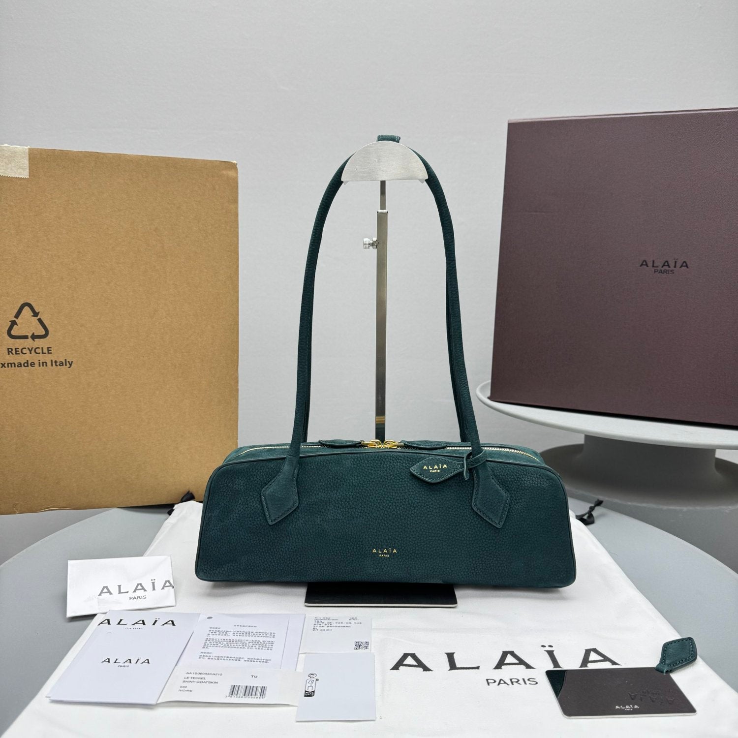 Alaïa Raspberry Le Teckel Medium Bag in Nubuck #320545