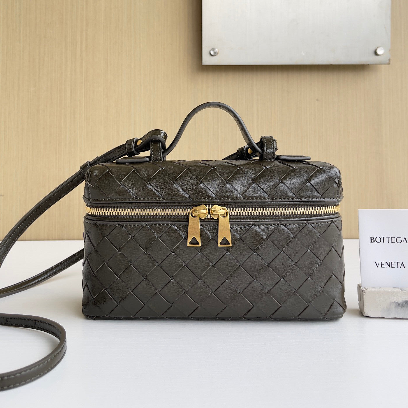 Bottega Veneta Bang Bang Women's Gold Accessories Zipper Closure Solid Color Calfskin Shoulder Crossbody Handbag Bag Bags #76533