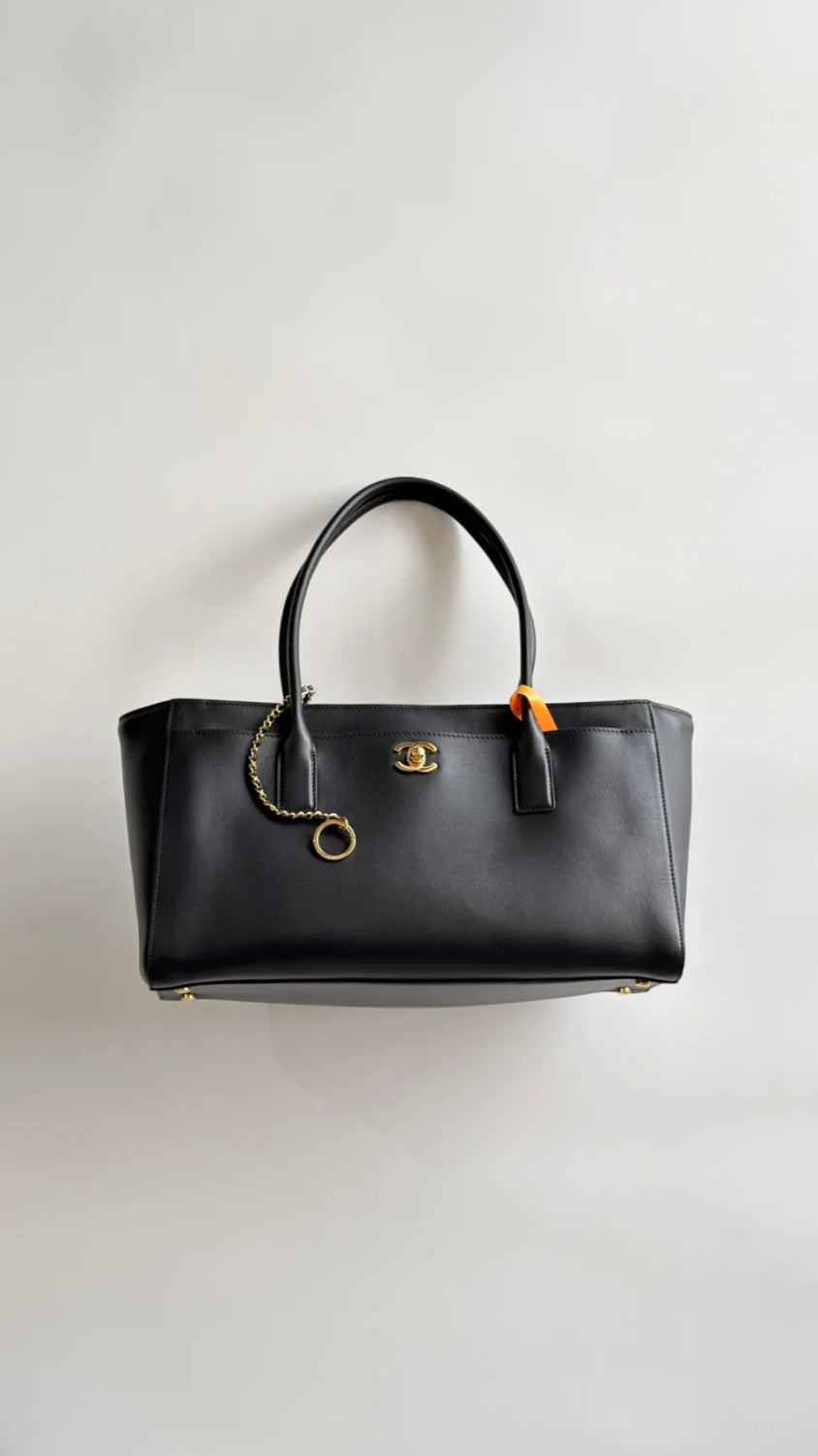 Chanel Cerf Tote Bag Women's Long Black Leather Clutch Elegant Evening & Casual Crossbody Bag  #82721A
