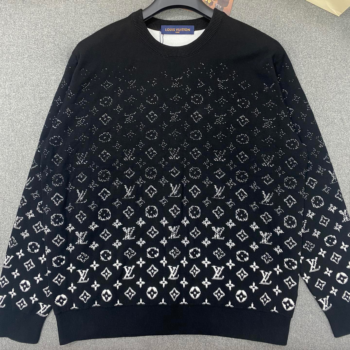 Louis Vuitton Men's Spring/Fall Fashion Casual Classic Vintage Floral Gradient Round Neck Knit Sweater #78733