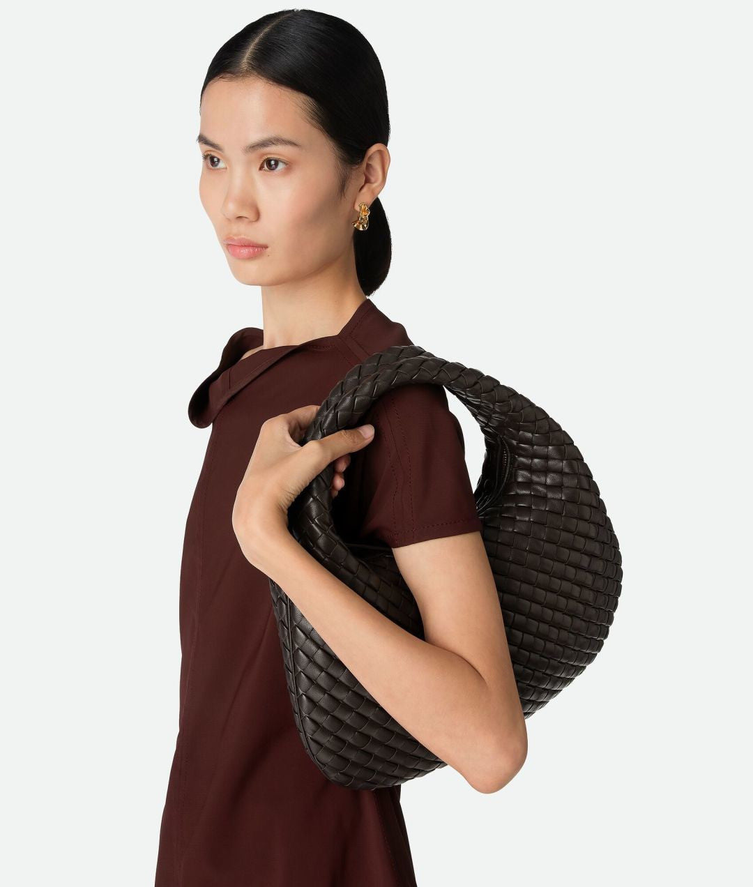 Bottega Veneta Large Maxi Veneta Bag Chocolate Brown Clutch 1.2cm Padded Intrecciato Nappa Lambskin Weave Elegant Fashionable Classic Clutch Handle Height: 18cm 856736V66V02190 #195639