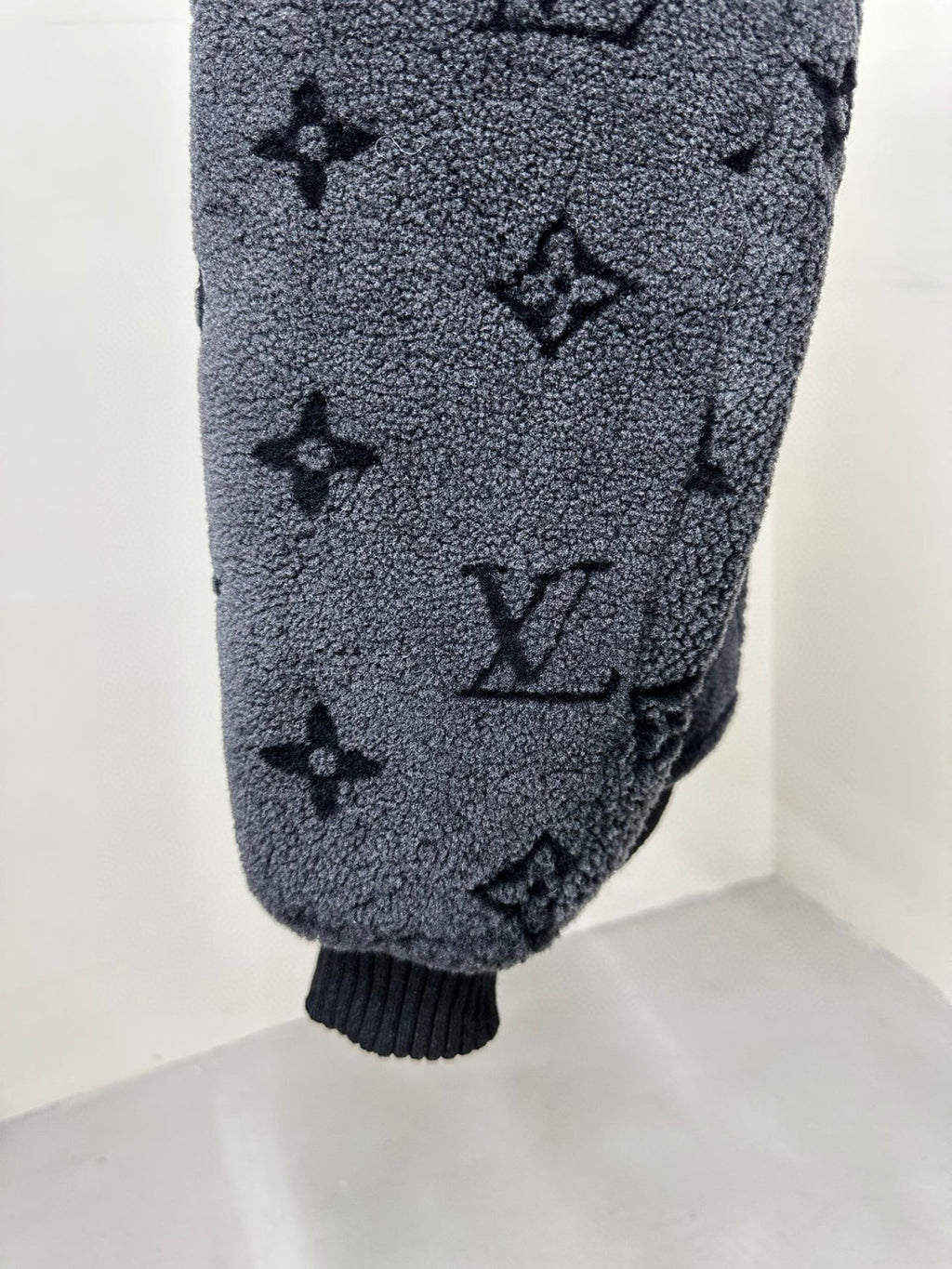 Louis Vuitton Wear a Long Sleeved Pullover On Both Sides Jacket #21796