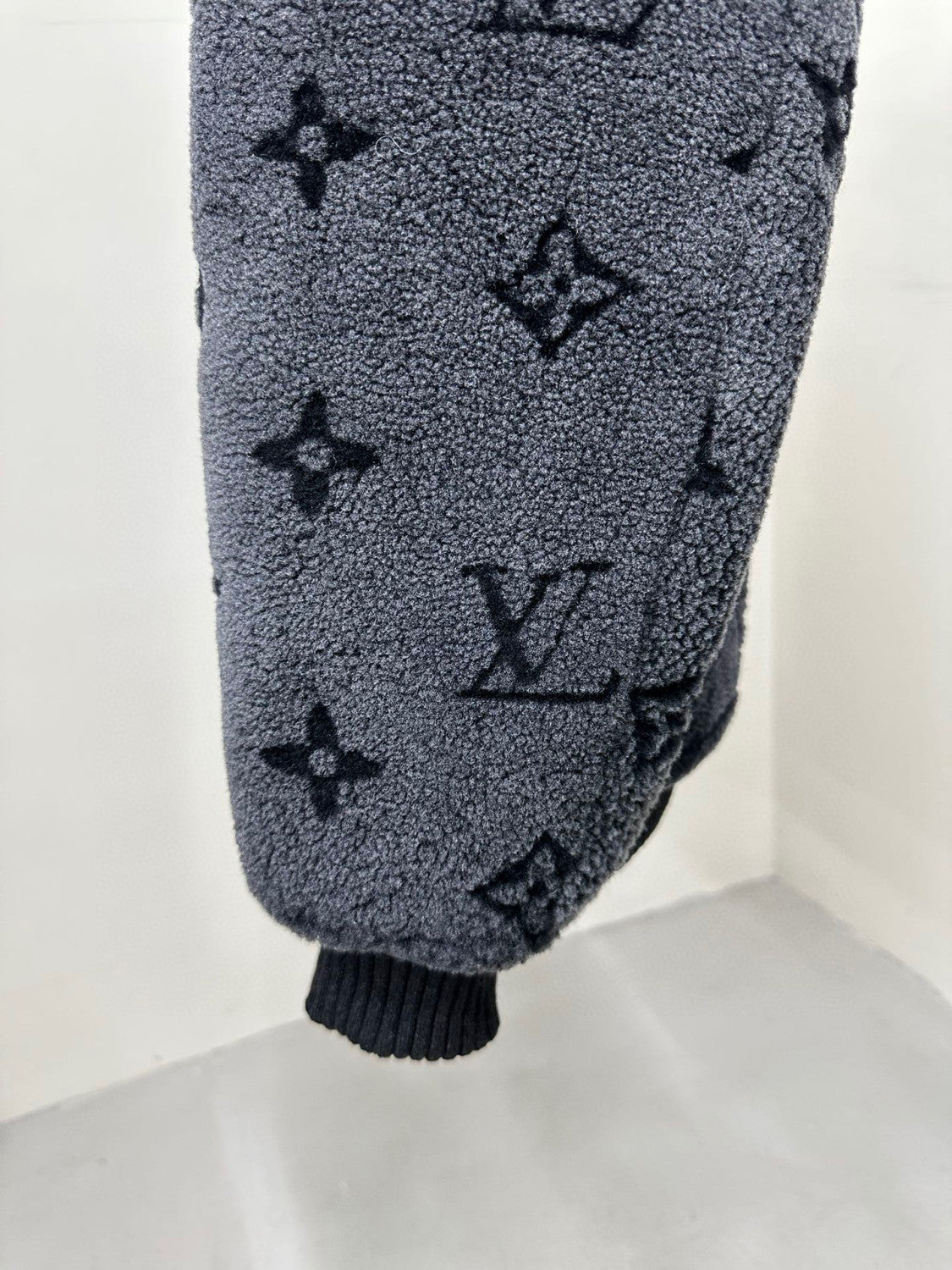 Louis Vuitton Wear a Long Sleeved Pullover On Both Sides Jacket #21796
