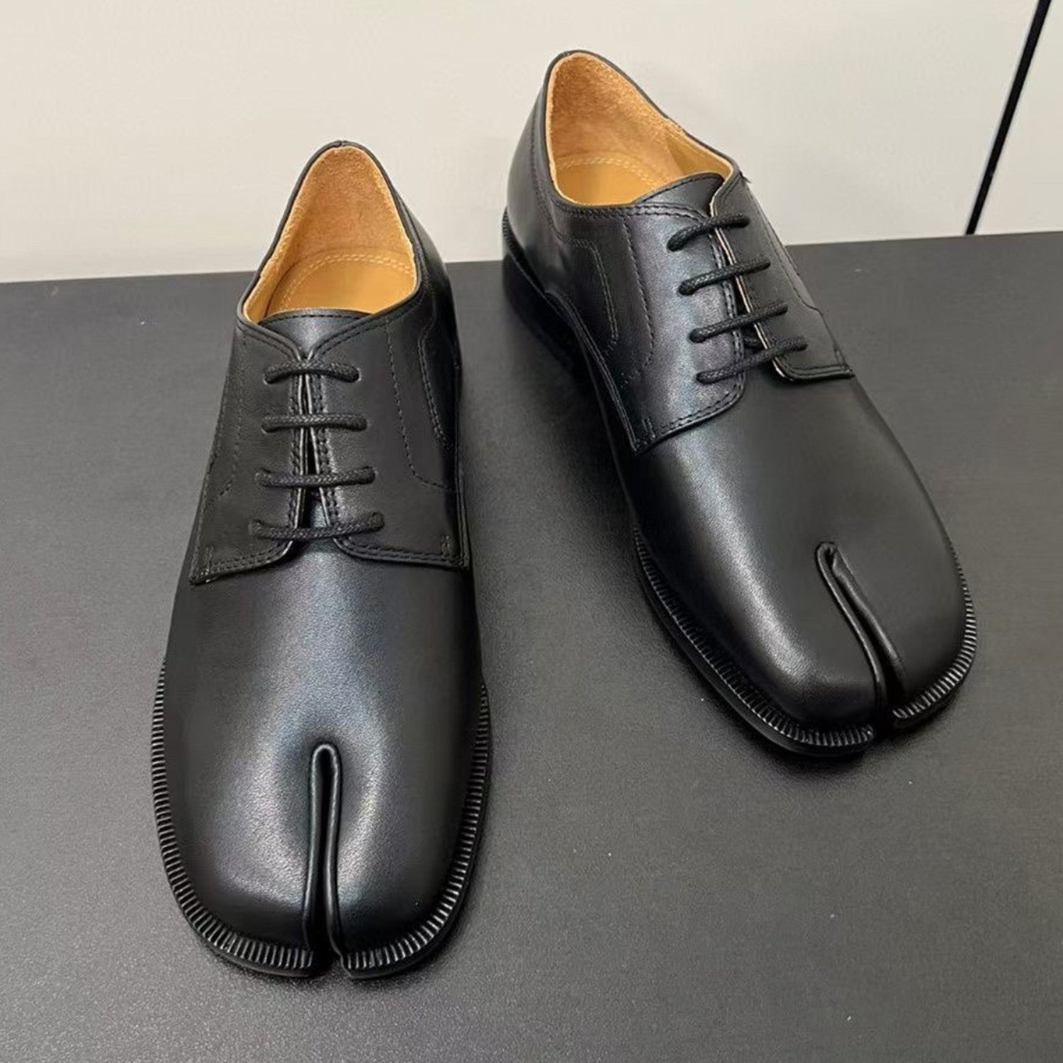Maison Margiela Tabi Lace-ups Women's Men's Fall And Winter Luxury Black Leather Lace-up Casual Shoes Matte Glossy Leather Low-heeled Leather Shoes #816719