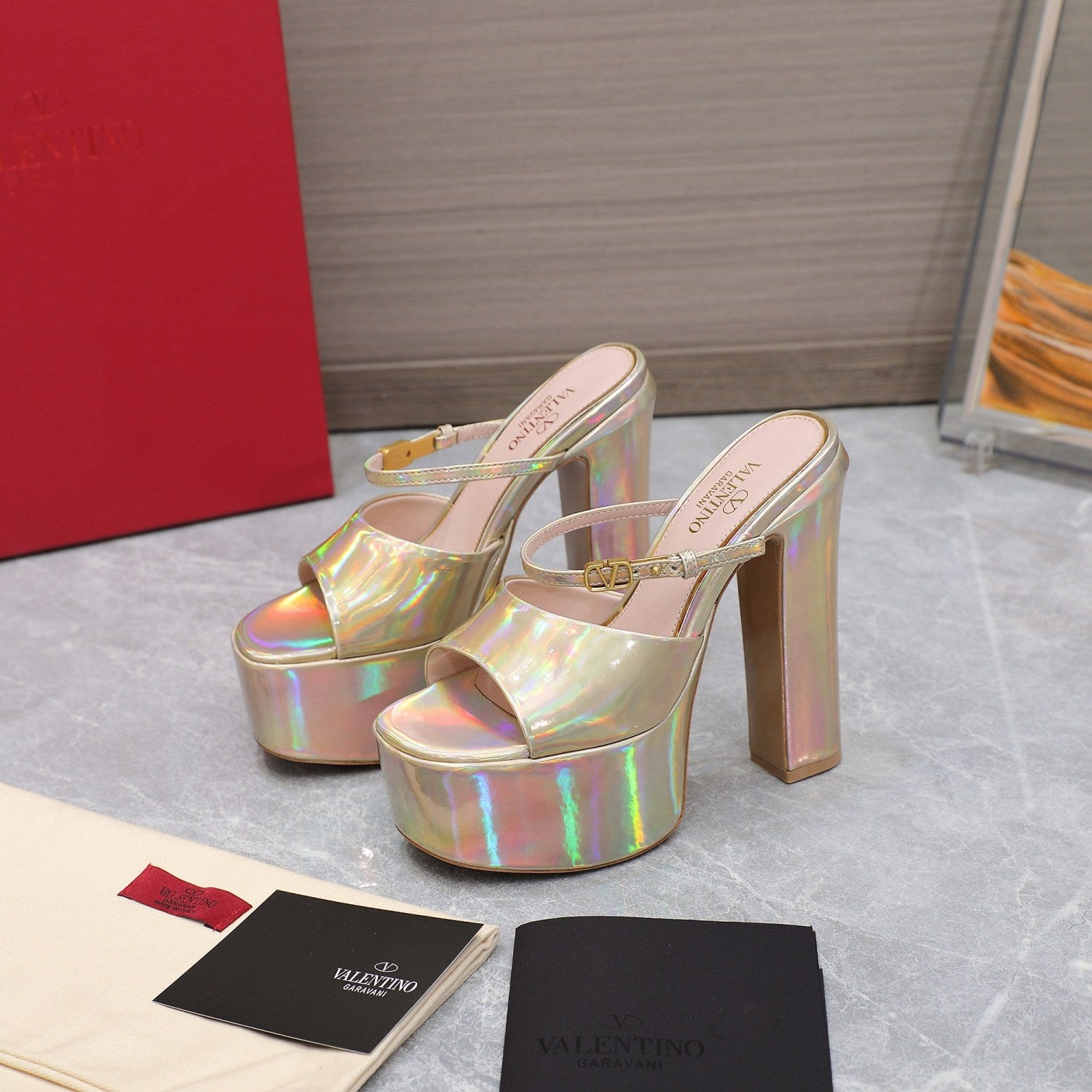 Valentino Spring And Summer Waterproof Platform Patent Leather High Heels Fashion Heightening Sexy Temperament Elegant Slippers Sandals Shoes Waterproof Platform 4cm Heel Height 15.5cm #81145