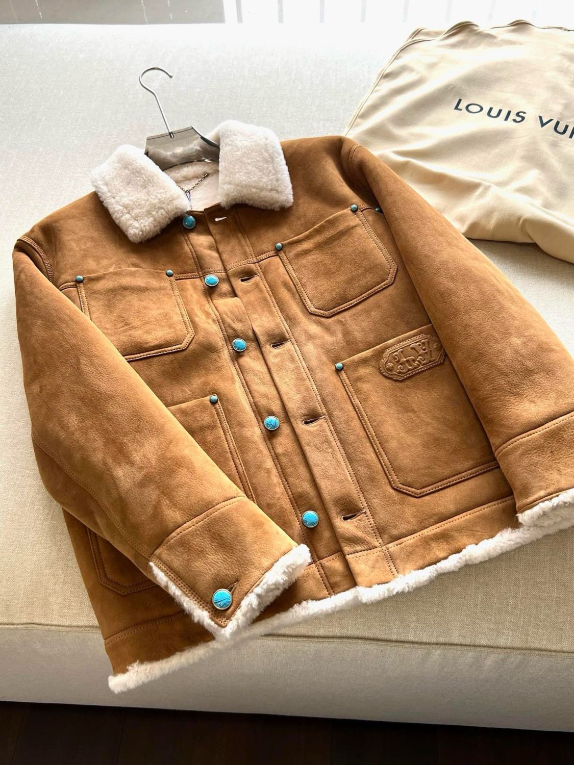Louis Vuitton Men's Autumn and Winter Solid Color Lapel Single Breasted Sheep Leather Long Sleeve Jacket #74261
