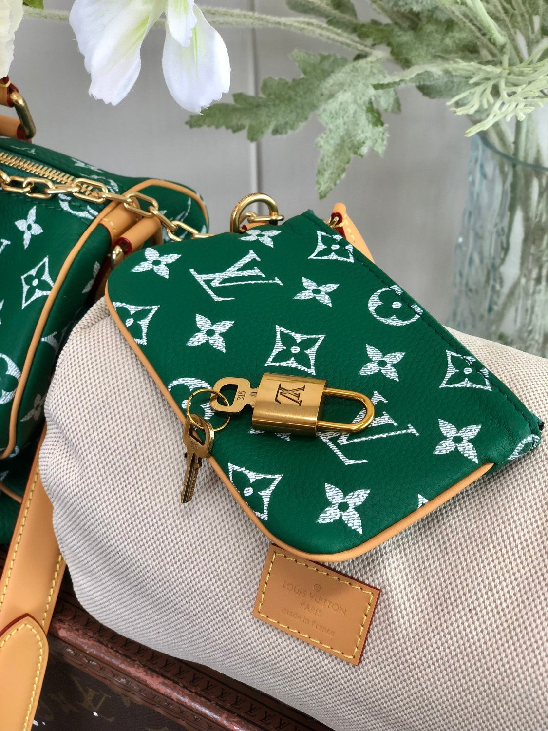 Louis Vuitton Women's Fashion Classic Grass Green Logo Zipper Closure Leather Shoulder Bag Handbags In Small Medium And Large Sizes Crossbody Bag Bags #78661