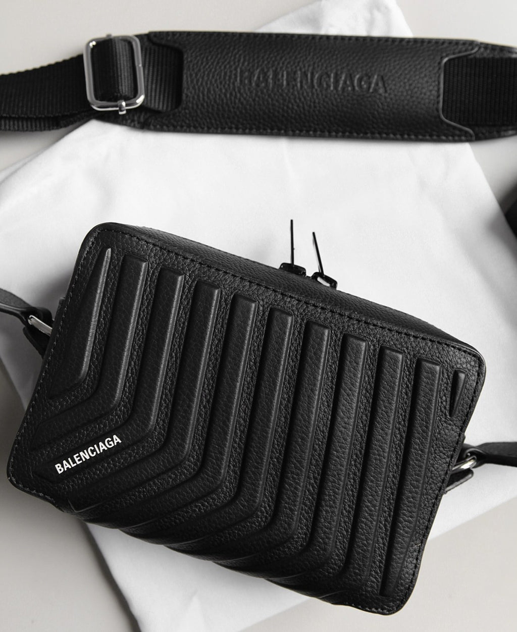 Balenciaga Men's Black Logo Embossed Shoulder Strap Leather Camera Bag Tote Shoulder Crossbody Bags #75668