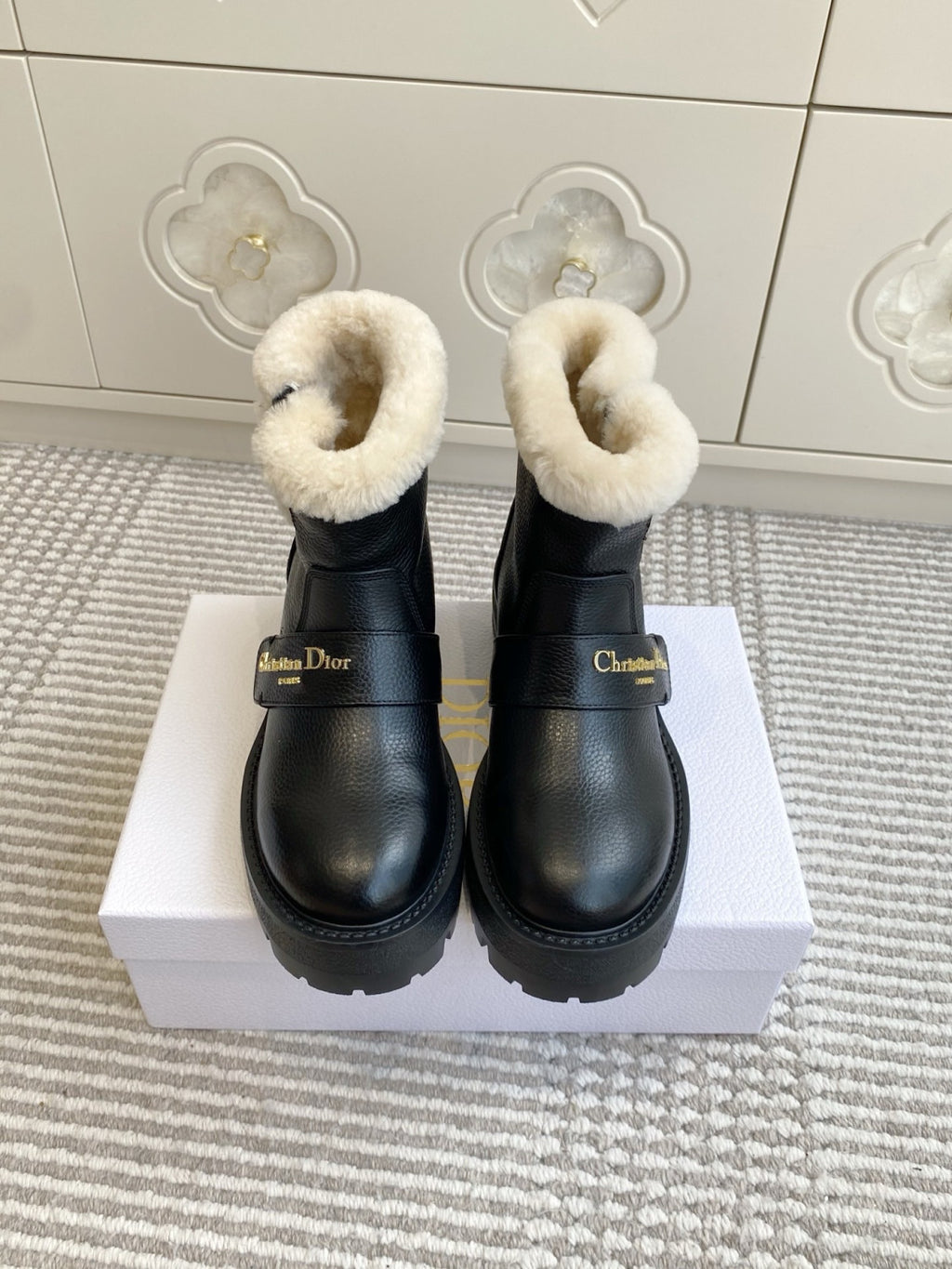 DIOR DiorAlps D-Quest Ankle Boot Black Grained Calfskin White Lambskin Shearling #335893