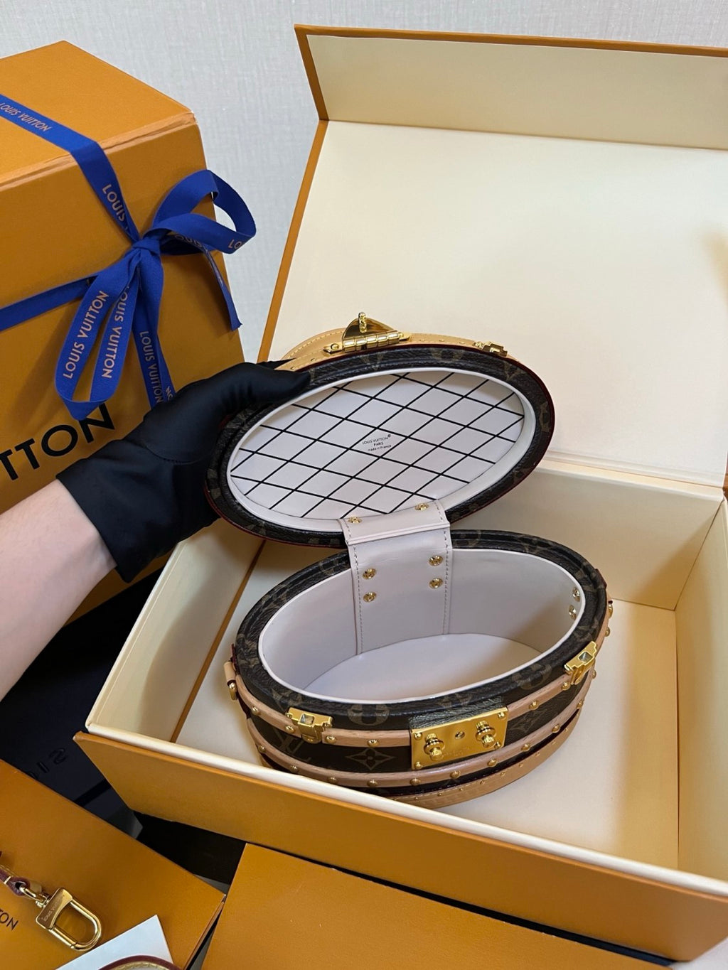 Louis Vuitton Ellis Handbags New Vintage-print Oval Hard-shell Clutch Leather Shoulder Strap Crossbody Bags Artisanal Handbag Bag M24843 #196189