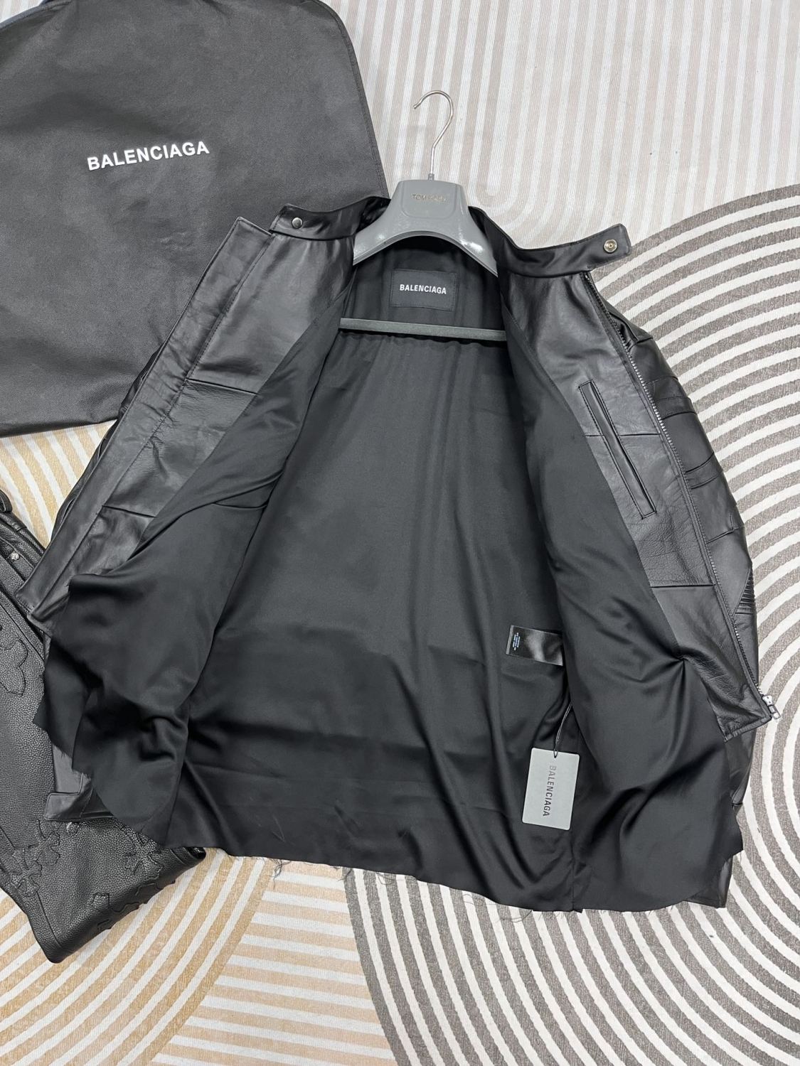 Balenciaga Men's Fall And Winter Black Round Neck Zipper Closure Regular Fit Long Sleeve Leather Jacket #73673
