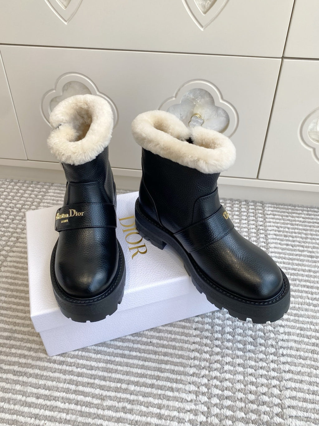 DIOR DiorAlps D-Quest Ankle Boot Black Grained Calfskin White Lambskin Shearling #335893