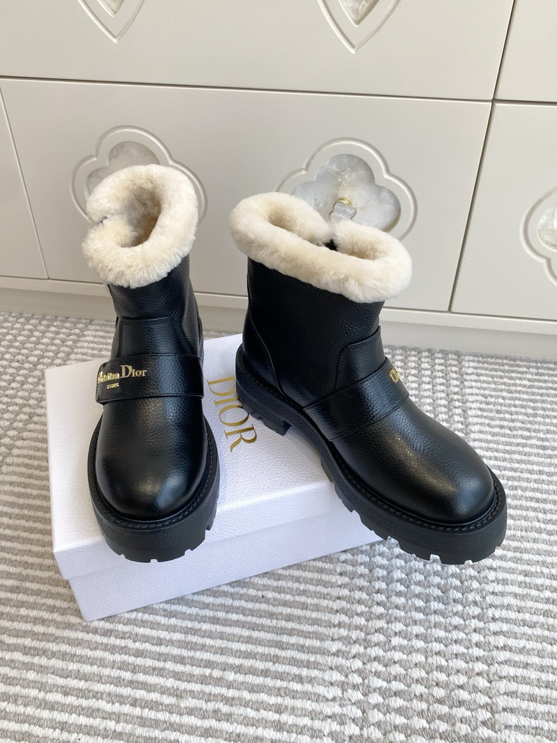 DIOR DiorAlps D-Quest Ankle Boot Black Grained Calfskin White Lambskin Shearling #335893