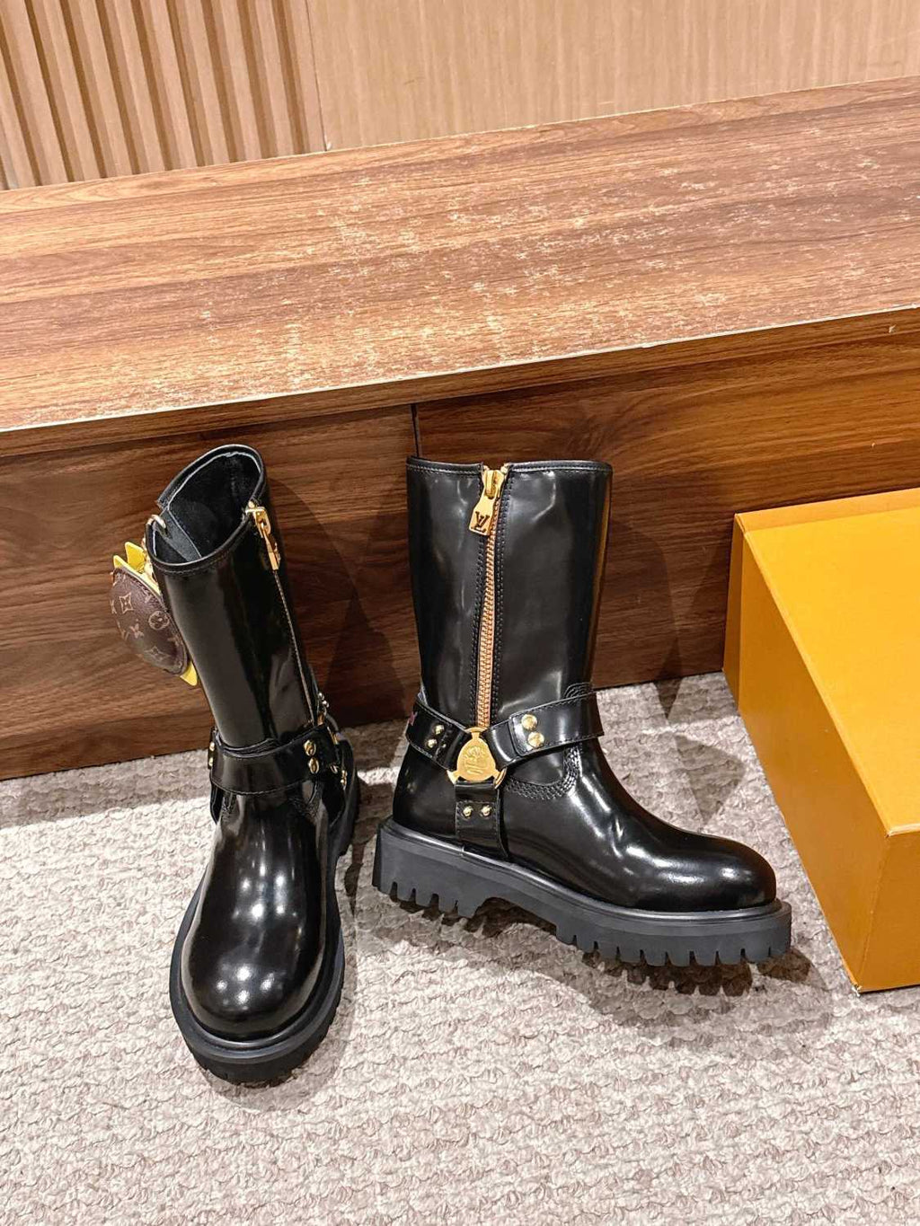 Louis Vuitton x Timberland Men's & Women's Fall/Winter Fashion Hamburger Bag Detail Leather Lined Sheepskin Solid Color Flat Zipper Casual Mid-Calf Motorcycle Boots Shoes Ngvp #2534