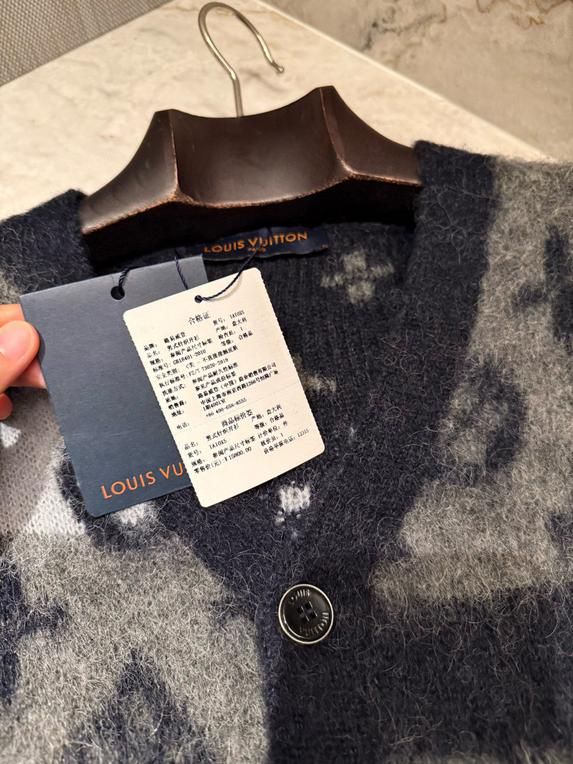 Louis Vuitton MONOGRAM Men's Fall/Winter Fashion Casual V Neck Single Button Classic Print Oversized Sweater Cardigan #79411