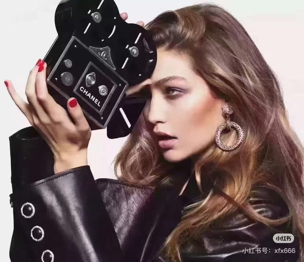 Chanel The 2016 Pre-fall Runway Featured Retro Elegant Black-and-white Statement Bag Bags #170157