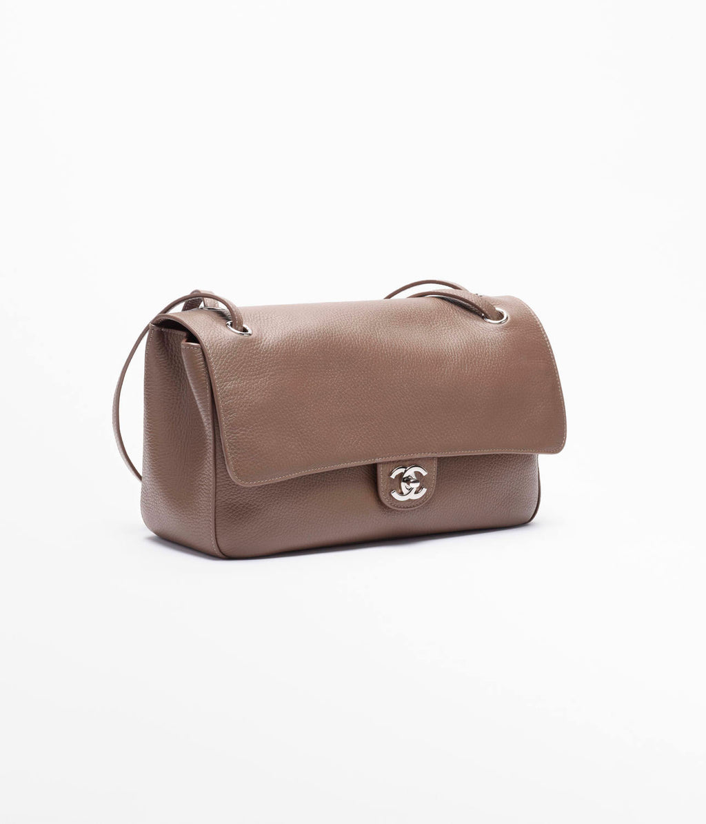 Chanel Maxi Flapbag Grained Calfskin Silver Metal #378922