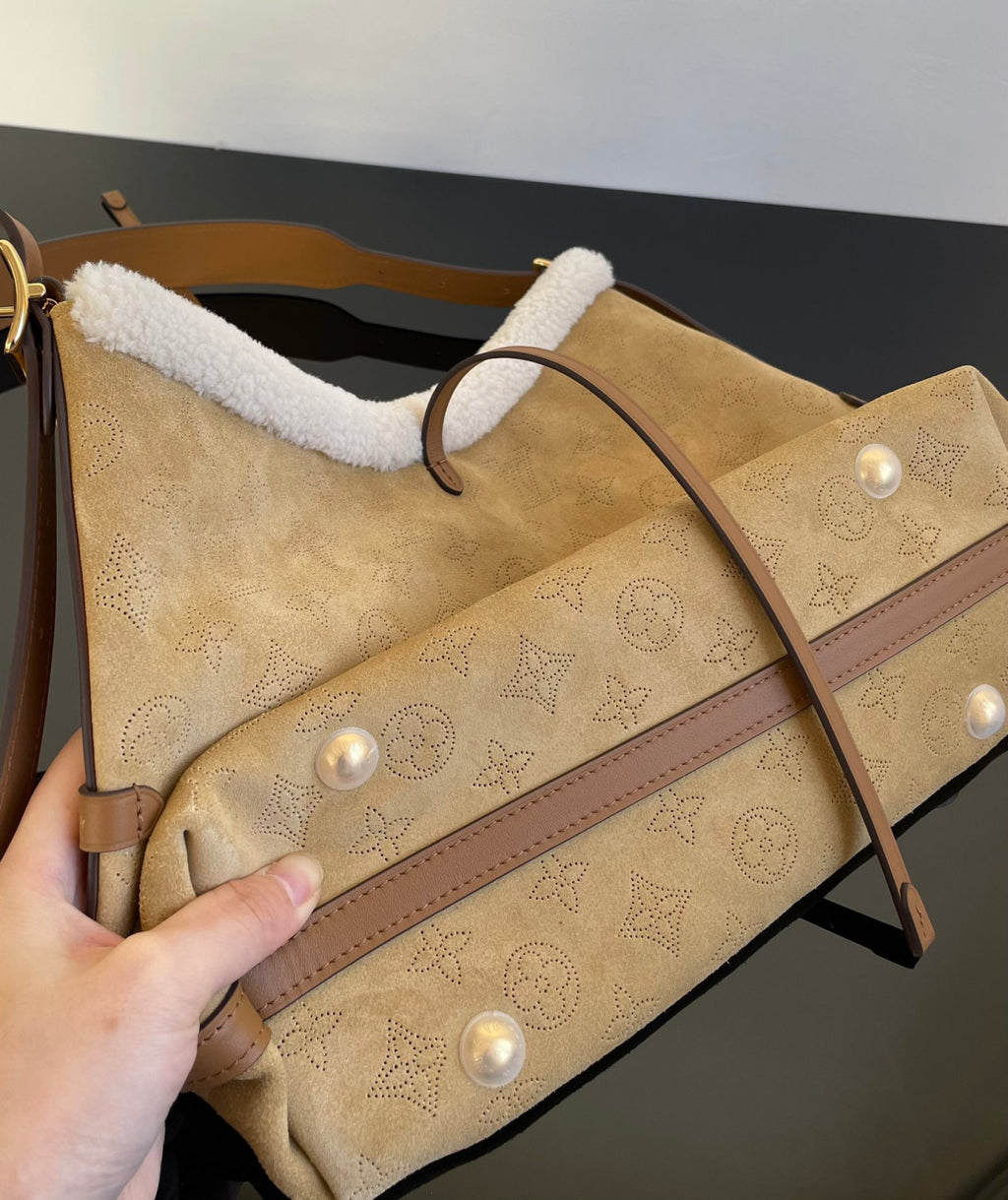 Louis Vuitton Women's CarryAll PM Mahina Handbags Adjustable Shoulder Strap Lace-up Closure Suede And Wool Trim Hand-held Shoulder Bag #333064