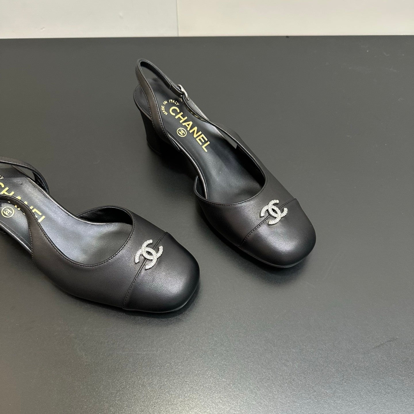 Chanel 6cm Heel Height Double C Thick Heel Back Hollow Color Block Stitching High Heel Sandals #333238