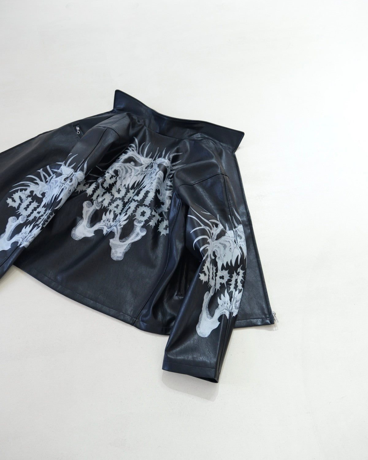 Supreme x Y's by Yohji Yamamoto Men's and Women's FW25 WEEK3 Leather Fitted Casual Jacket With Printed Sleeves And Zip Closure #332325