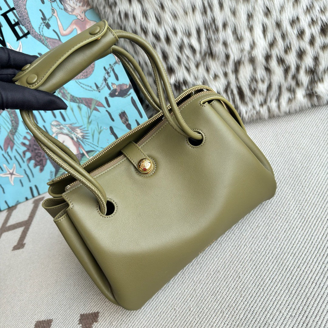Loewe Madrid Women's Solid Color Letter Logo Gold Hardware Cowhide Handbag Shoulder Bag Bags #77356