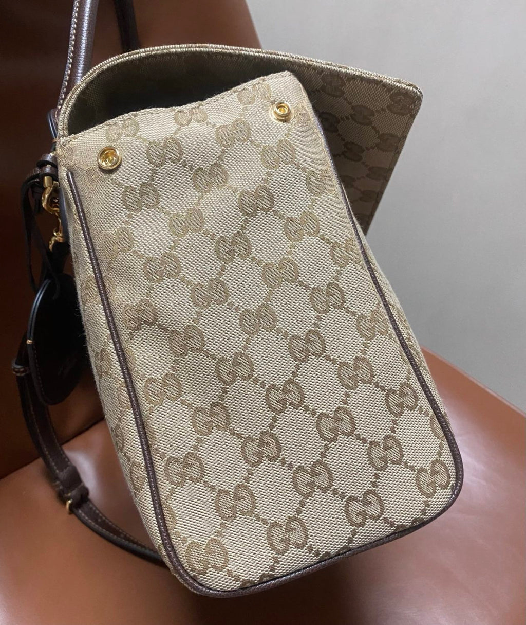 GUCCI Paparazzo Medium Top Handle Bag Leather #383705
