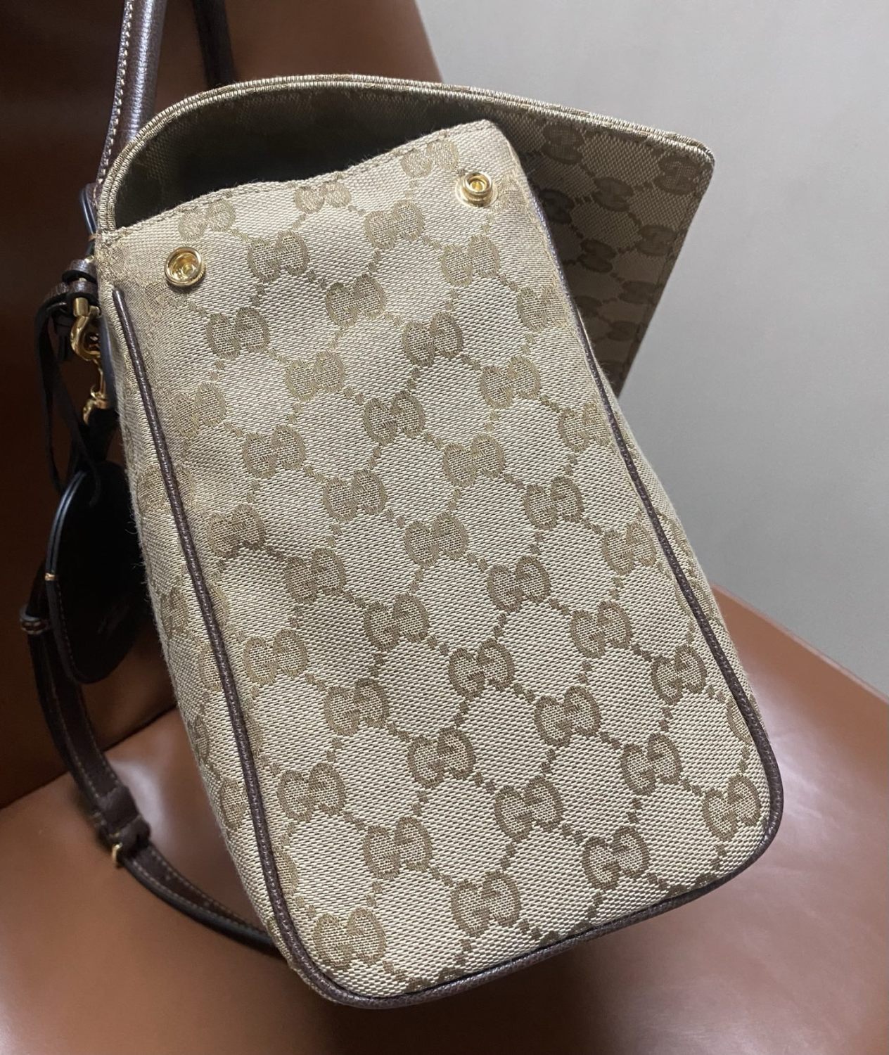 GUCCI Paparazzo Medium Top Handle Bag Leather #383705