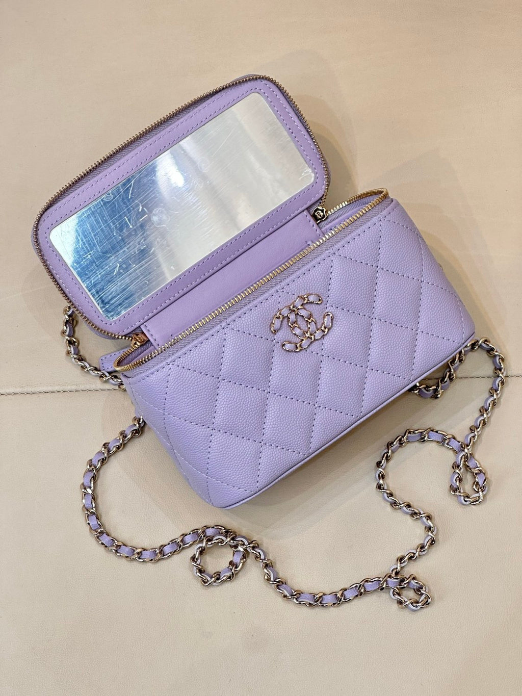 CHANEL Long Vanity With Chain Grained Shiny Calfskin Gold-tone Metal White #383847