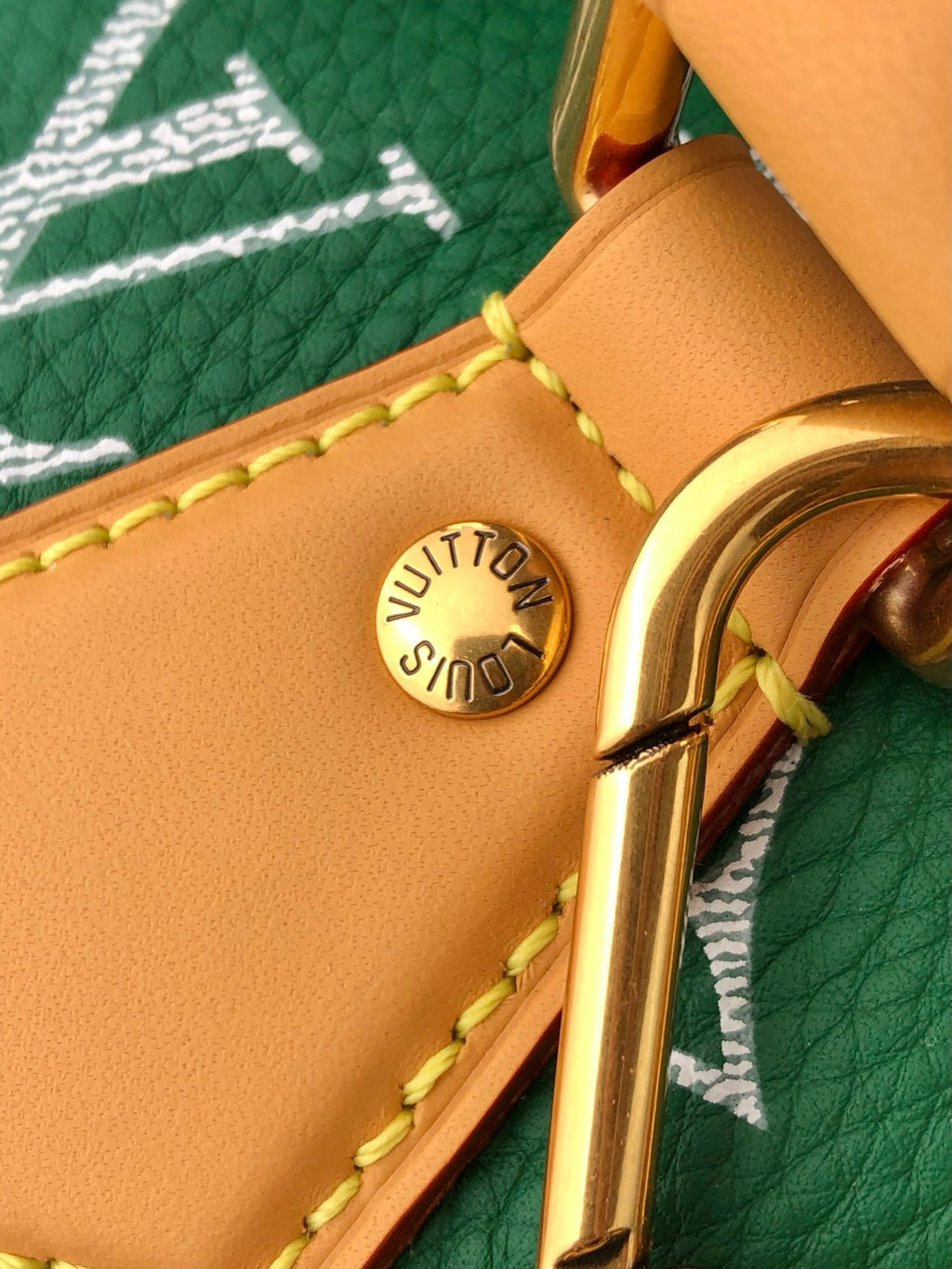 Louis Vuitton Women's Fashion Classic Grass Green Logo Zipper Closure Leather Shoulder Bag Handbags In Small Medium And Large Sizes Crossbody Bag Bags #78661