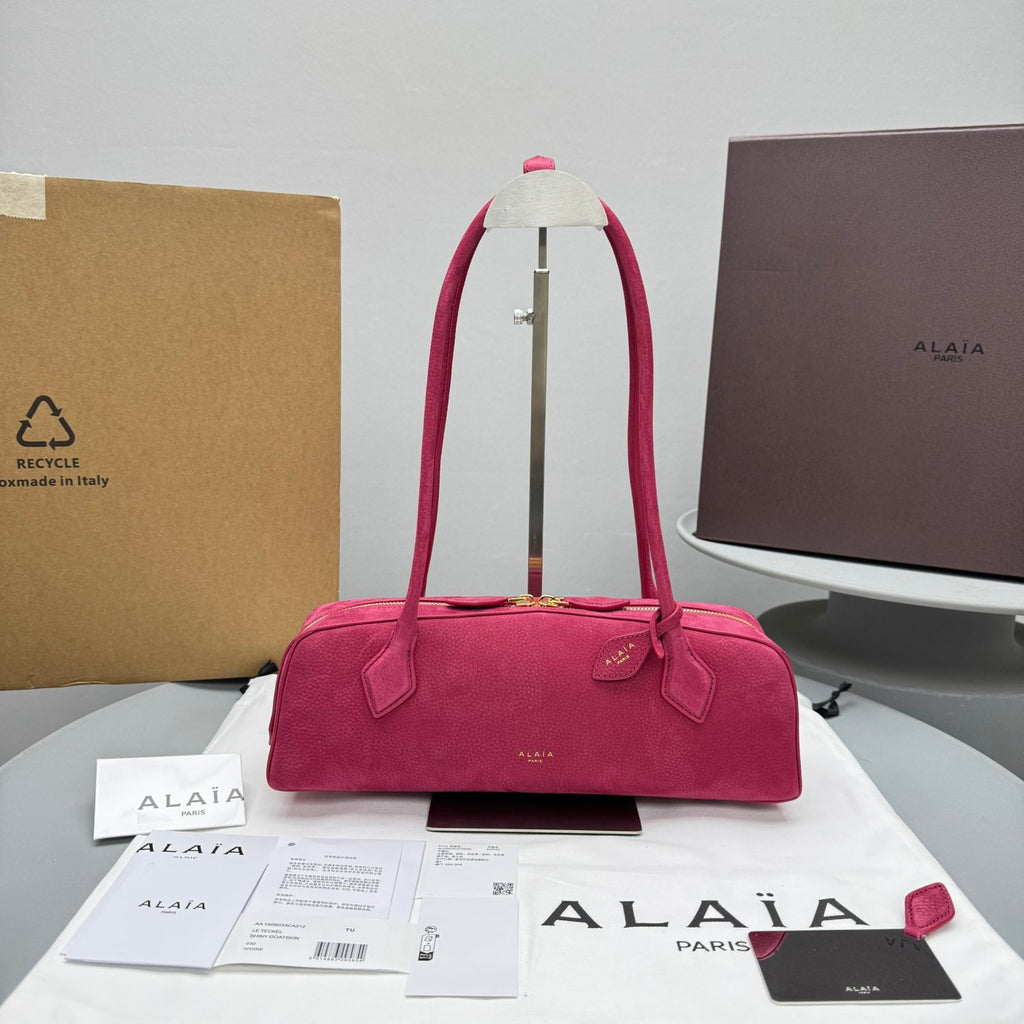 Alaïa Raspberry Le Teckel Medium Bag in Nubuck #320545