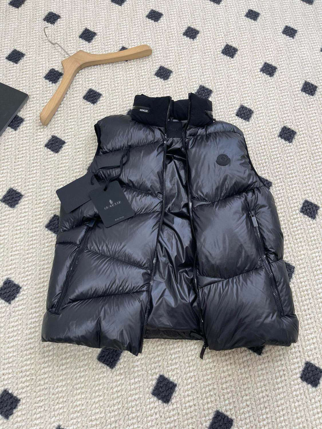Moncler Men's Autumn and Winter Solid Color Zipper Standing Collar Puffer Down Vest #73659