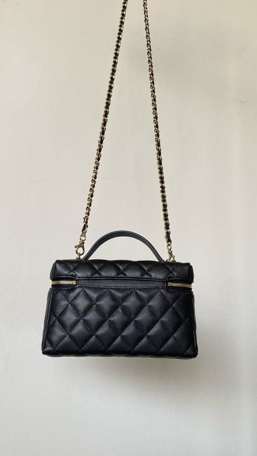 CHANEL 25P Women's Black Heart-Shaped Rhinestone Buckle with Brand Logo. Litchi Leather Shoulder/Crossbody Bag #81935L