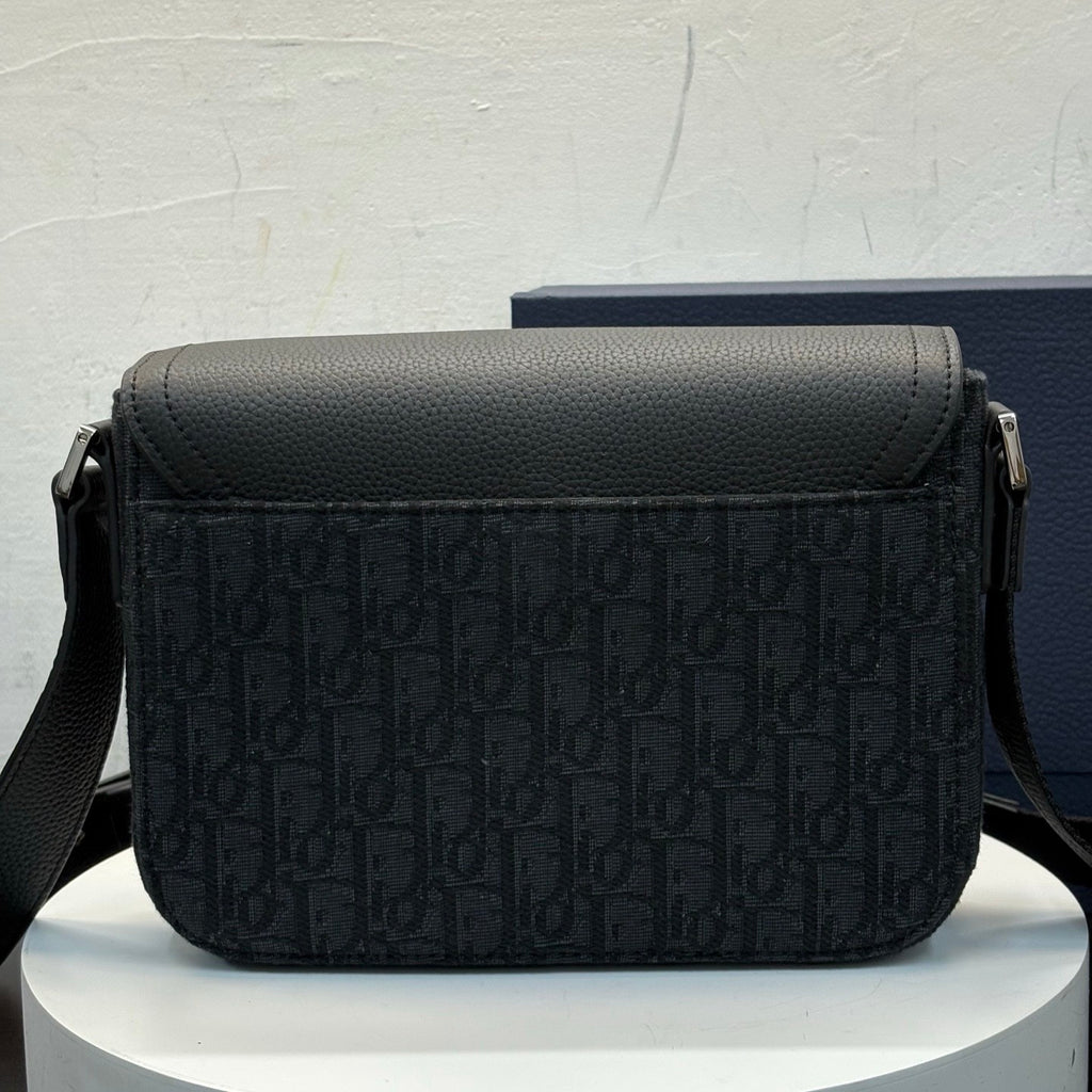 Dior Men's Small Spring/summer Saddle-style Flap Messenger Bag In Black With Oblique Print Fabric And Black Calfskin Chest Pouch Bag Shopping Bag 1ADPO049YKS_H00N #195817
